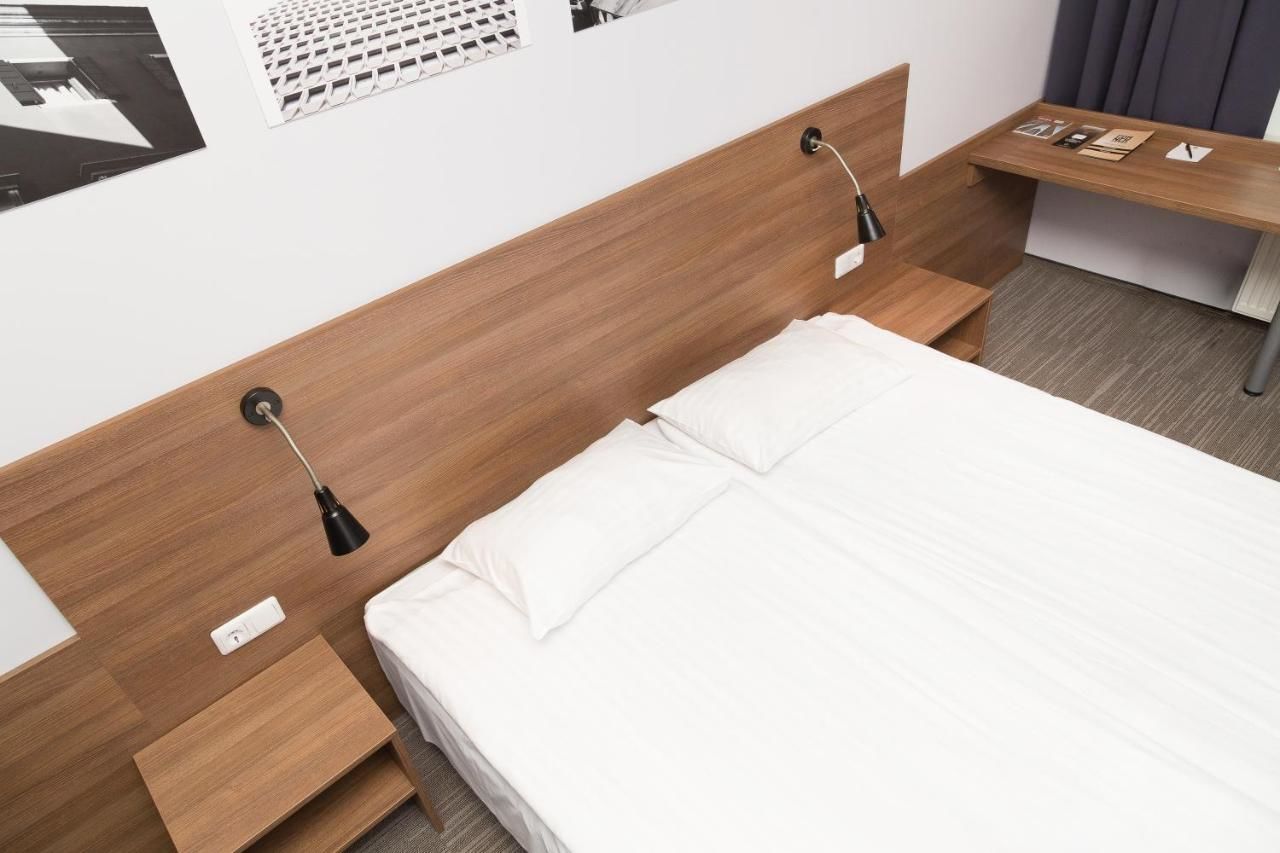 Отель Corner Hotel Вильнюс-8